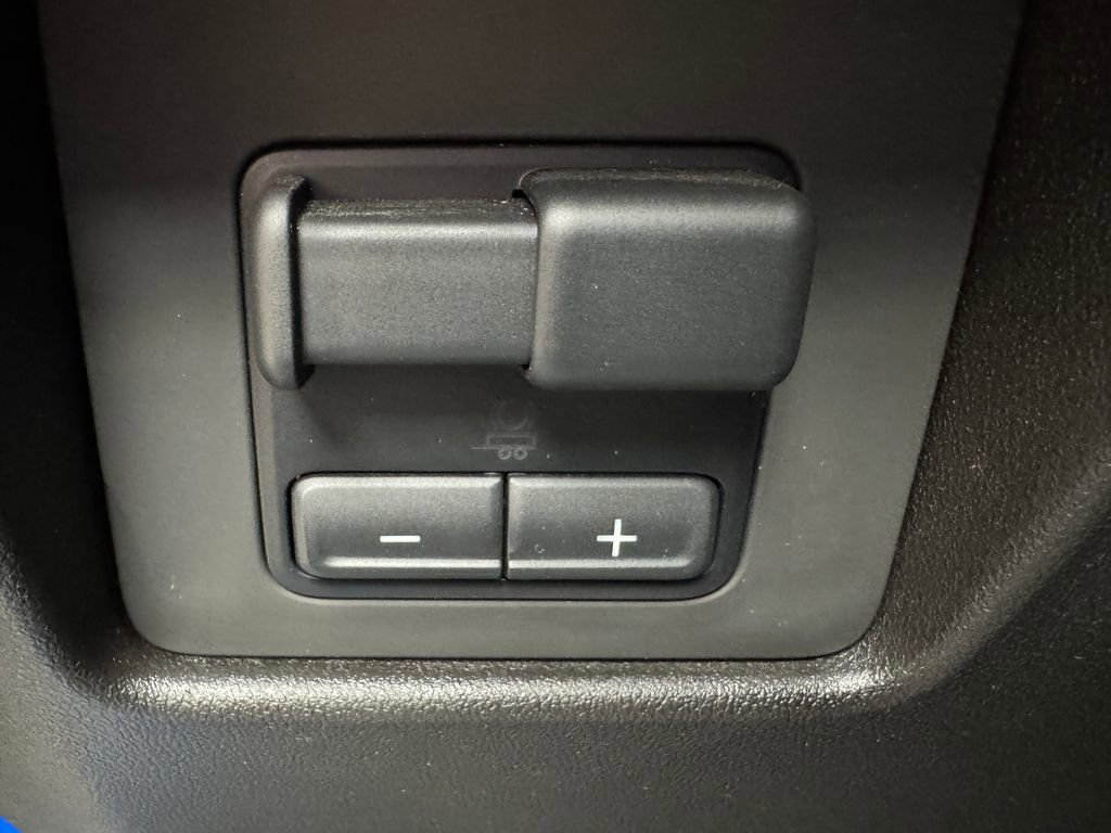 Used 2024 Chevrolet Colorado Z71 w/ Z71 Convenience Package 2 image 25