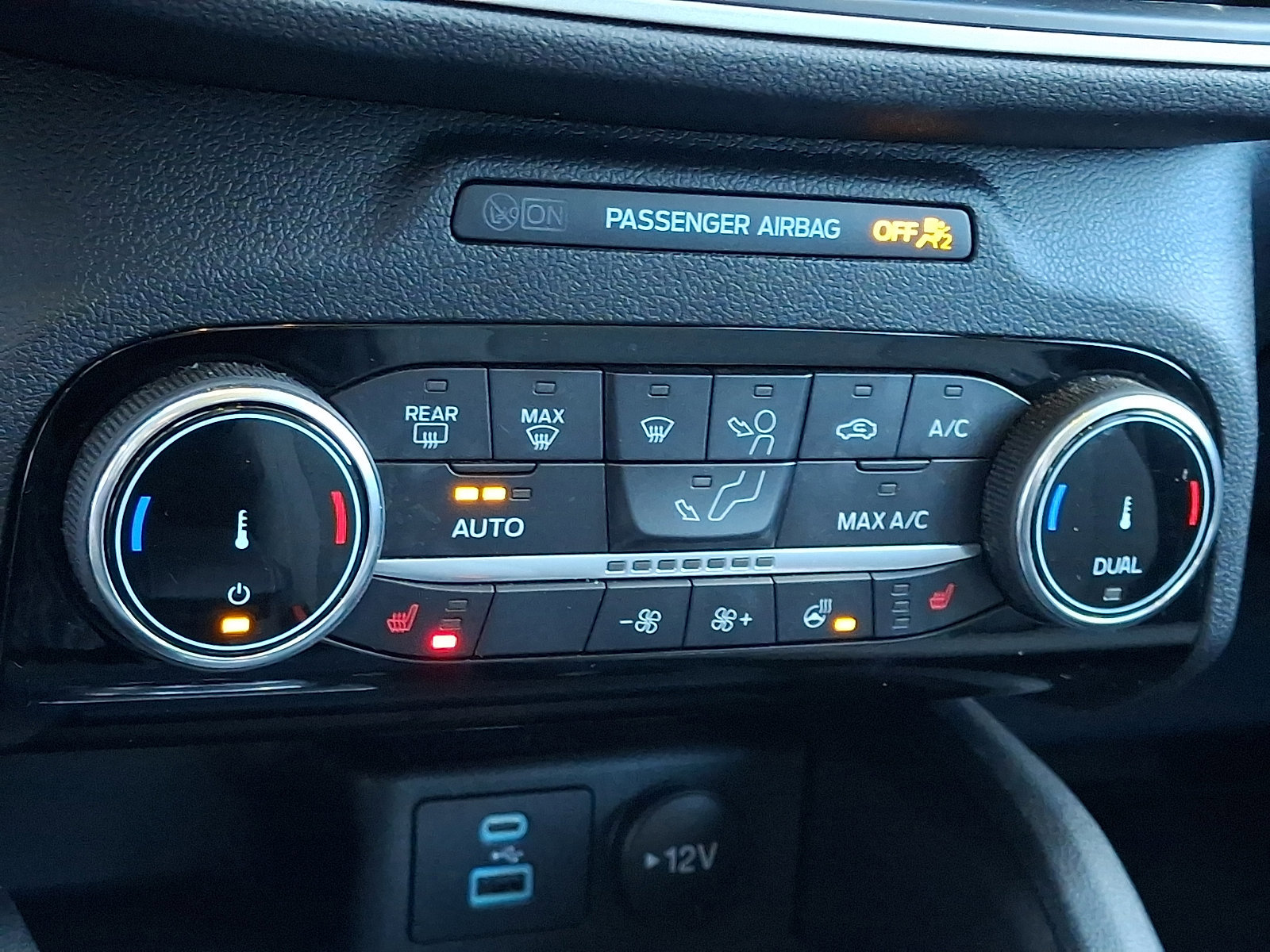 Certified 2022 Ford Escape SE w/ SE Sport Appearance Package image 18