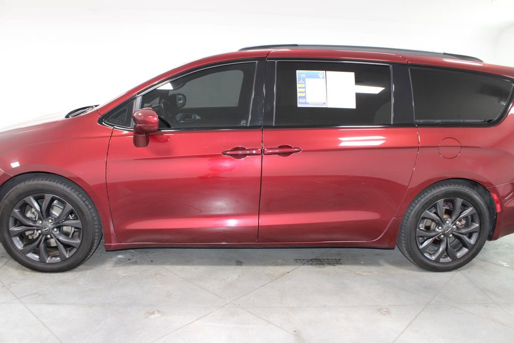 Used 2018 Chrysler Pacifica Touring-L w/ Premium Audio Group FWD image 7