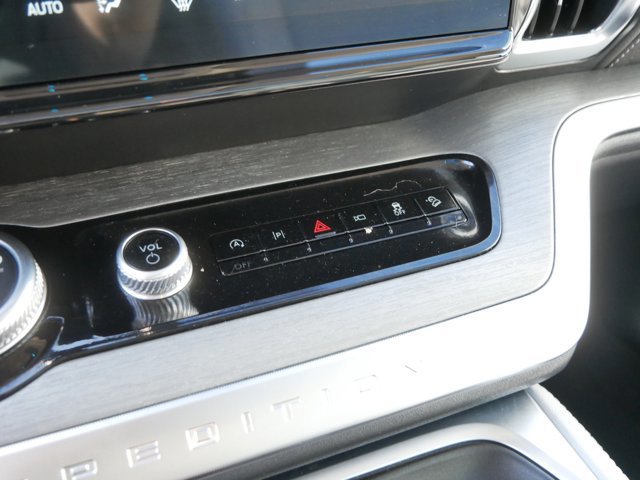 Certified 2025 Ford Expedition Platinum image 29