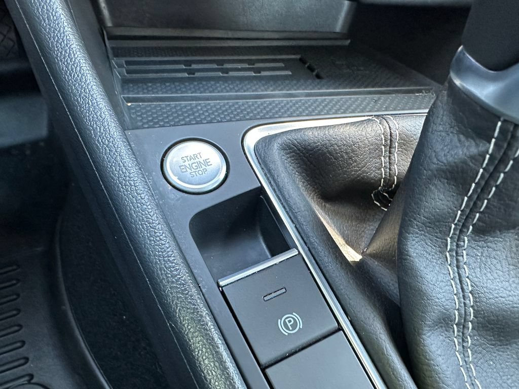 Used 2025 Volkswagen Jetta SE w/ Sunroof Package FWD image 33