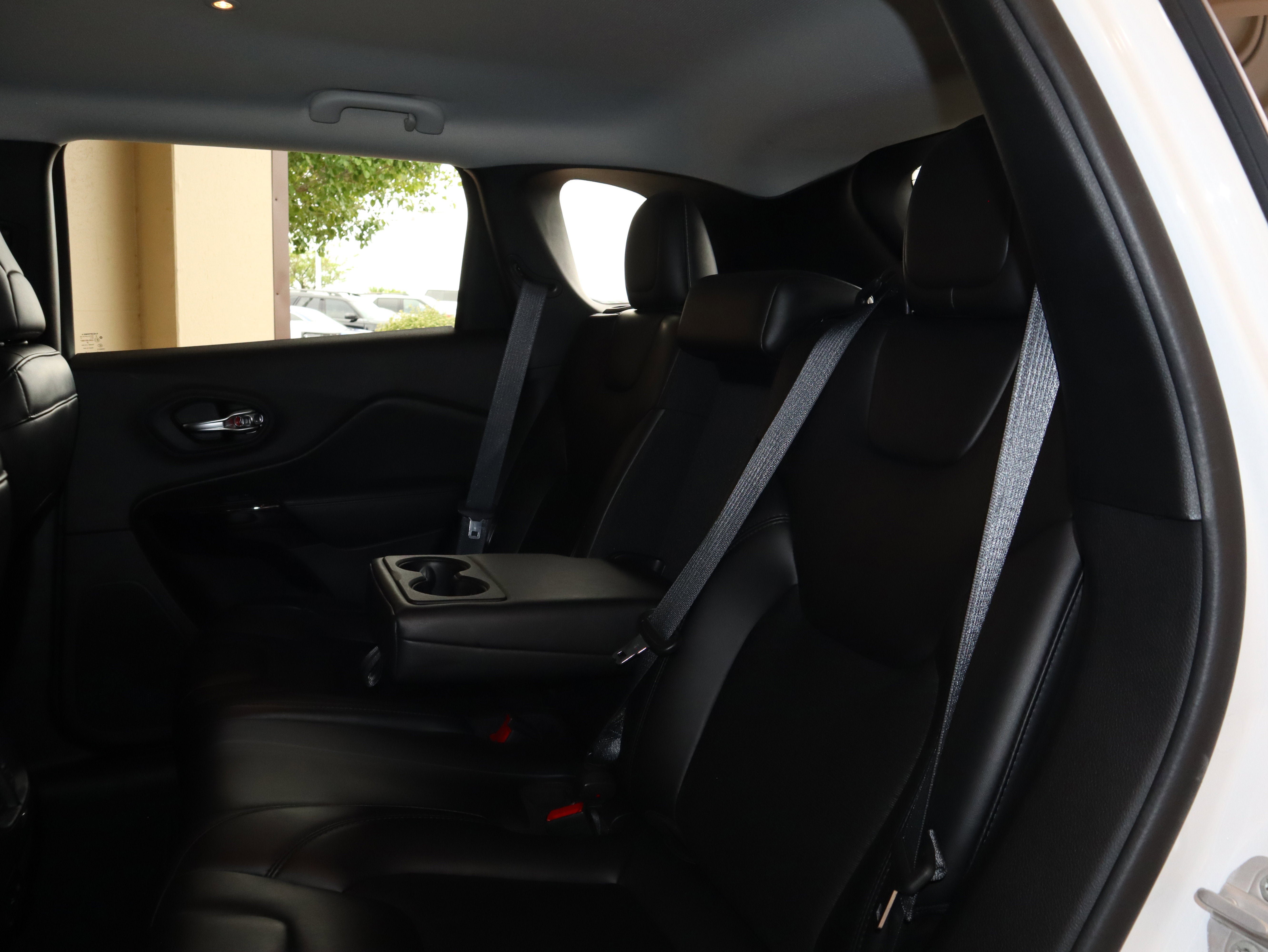 Used 2019 Jeep Cherokee Latitude Plus FWD image 36