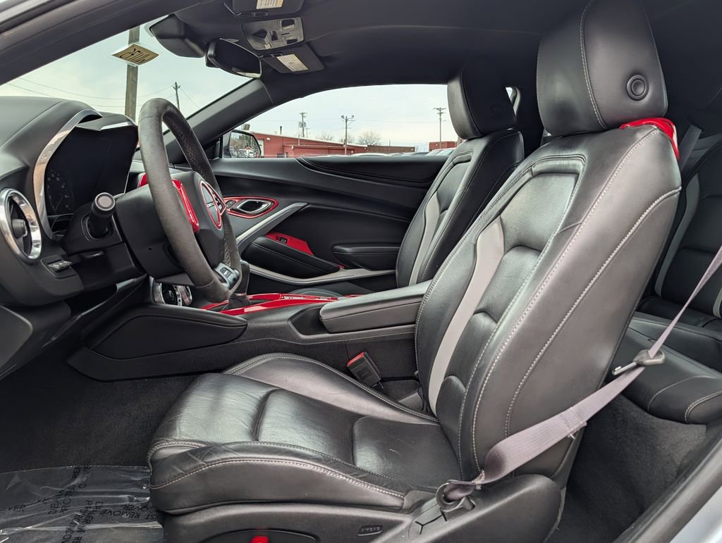 Used 2017 Chevrolet Camaro LT RWD image 8