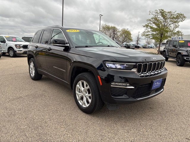 Used 2023 Jeep Grand Cherokee Limited AWD/4WD image 2