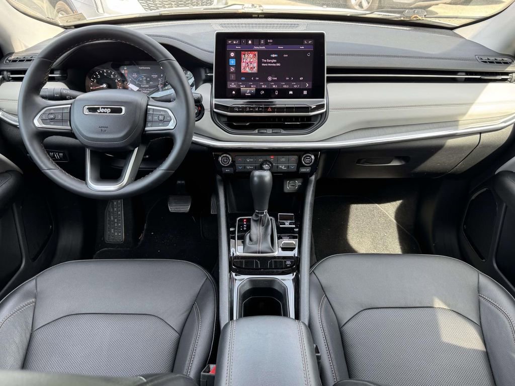 Used 2022 Jeep Compass Limited AWD/4WD image 2