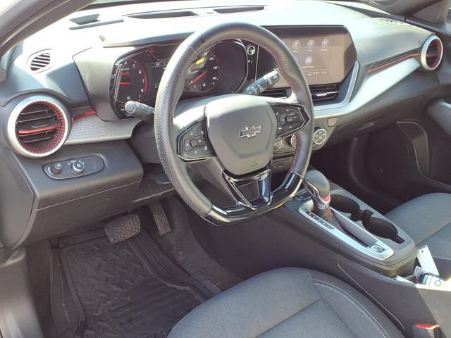 Used 2024 Chevrolet Trax RS FWD image 17