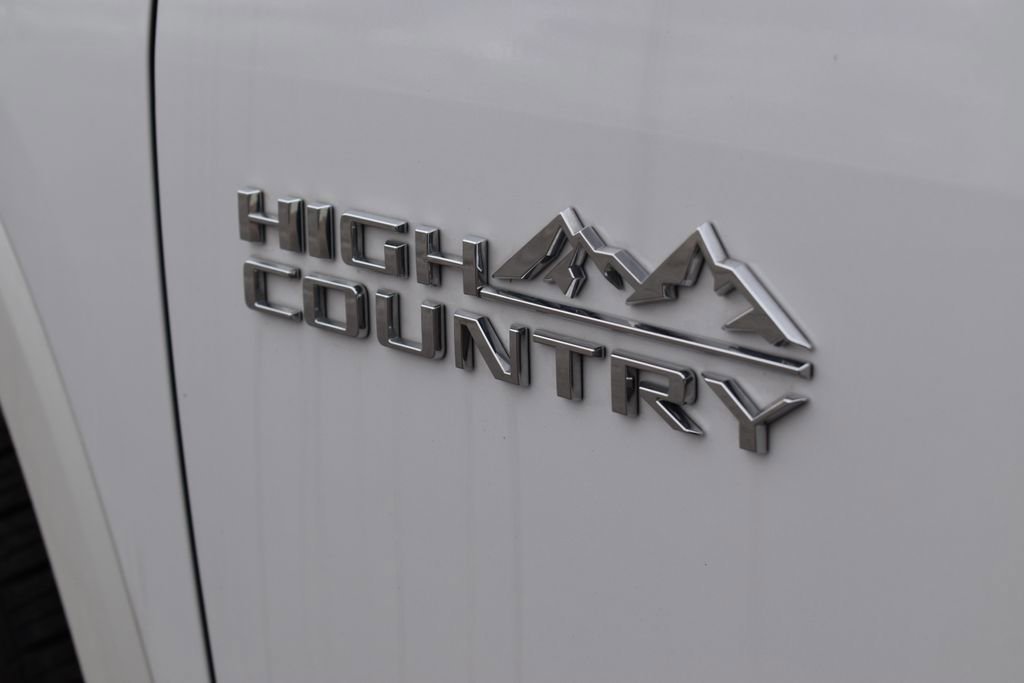 Used 2023 Chevrolet Traverse High Country image 6