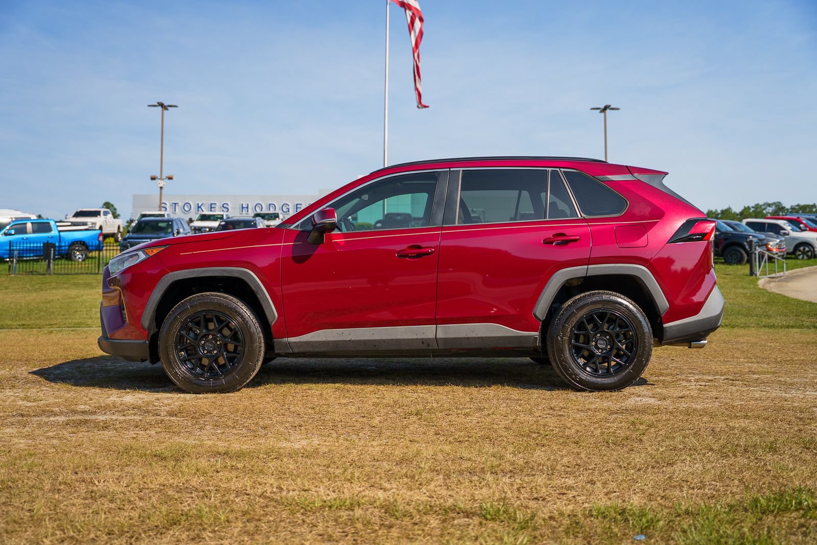Used 2019 Toyota RAV4 XLE w/ Convenience Package FWD image 4