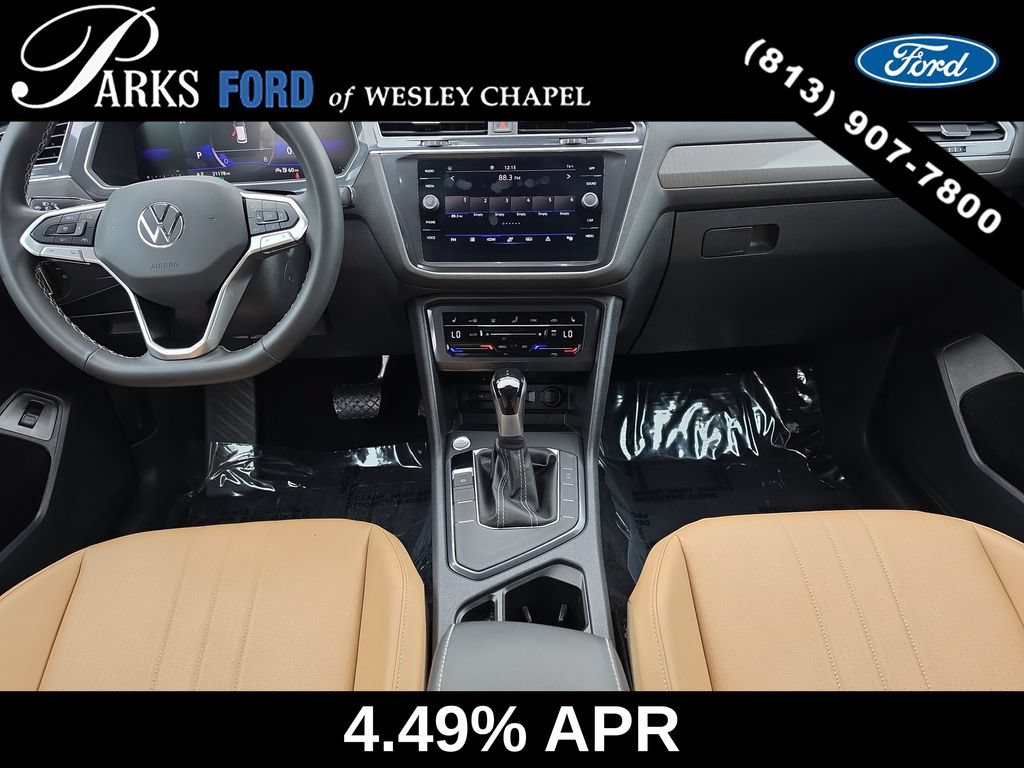 Used 2024 Volkswagen Tiguan SE w/ Panoramic Sunroof Package FWD image 12