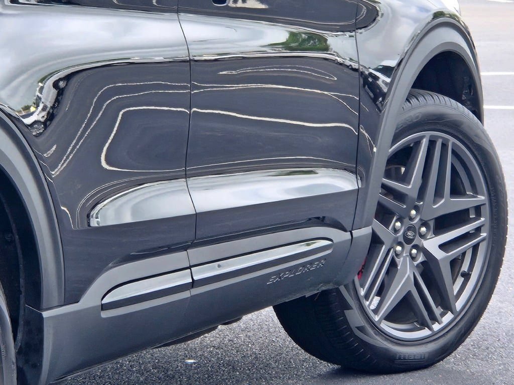 Certified 2025 Ford Explorer ST-Line w/ ST-Line Street Pack AWD/4WD image 14