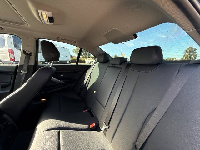 Used 2018 BMW 320i Sedan RWD image 11