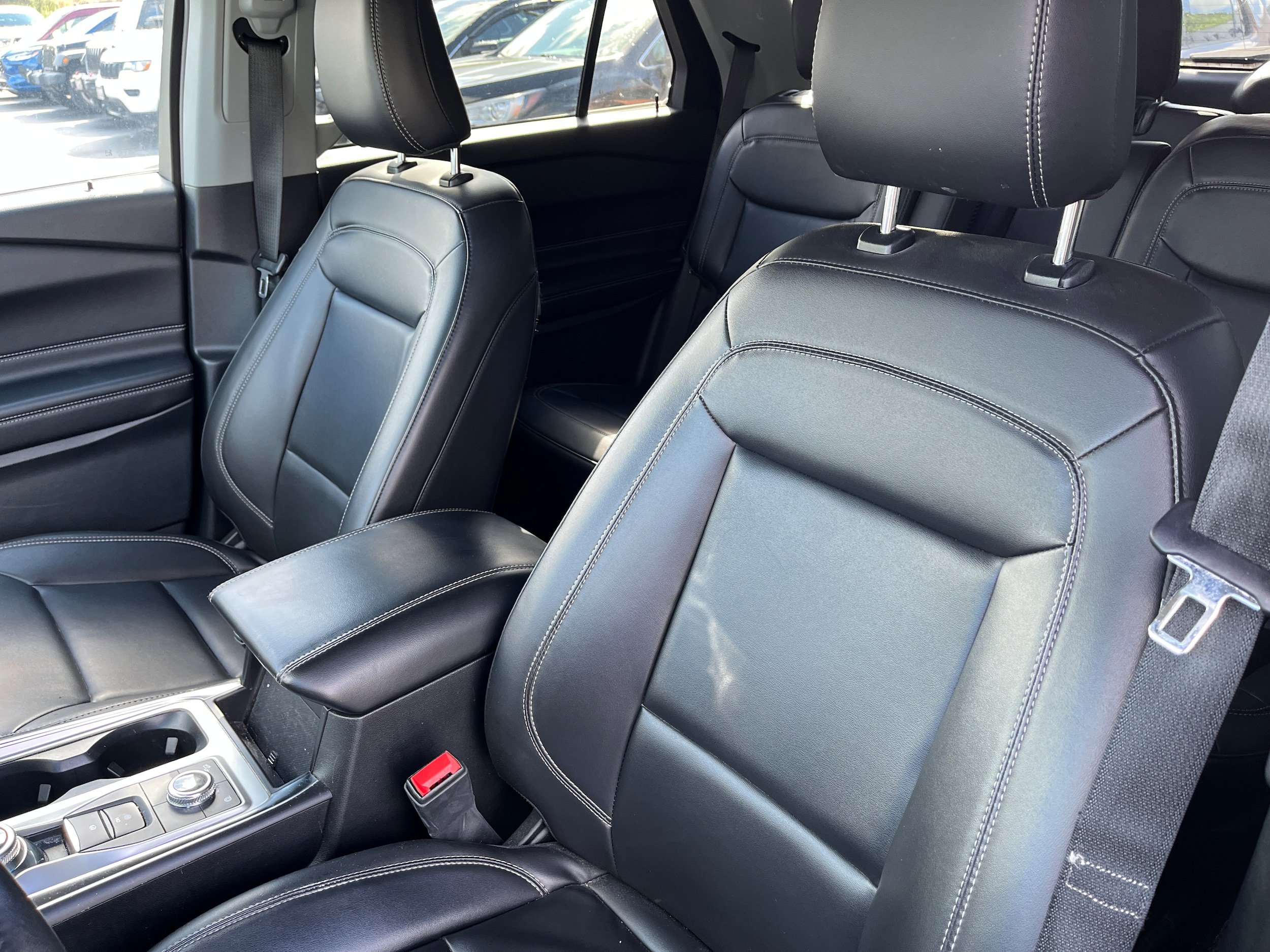 Certified 2022 Ford Explorer XLT w/ Equipment Group 202A AWD/4WD image 8