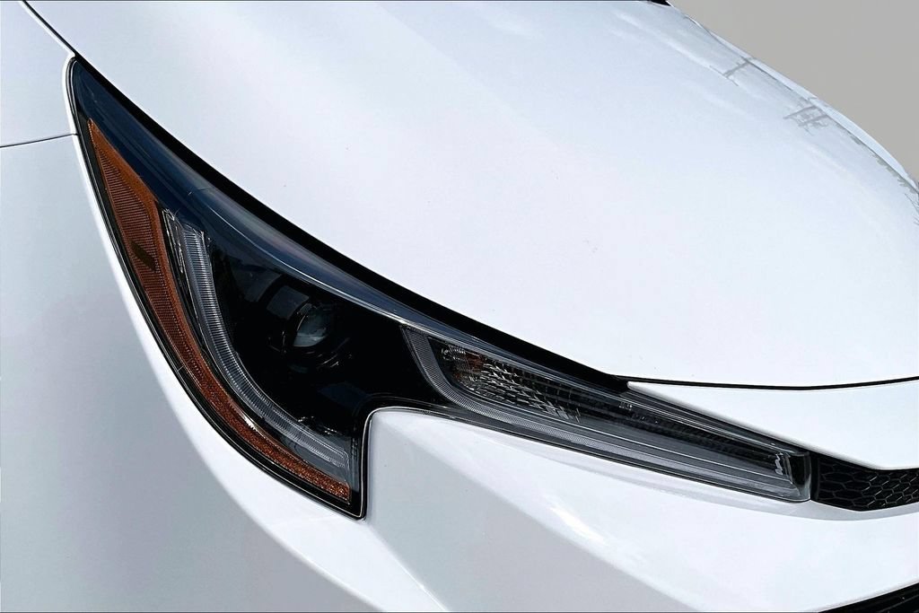 Used 2025 Toyota Corolla LE FWD image 29