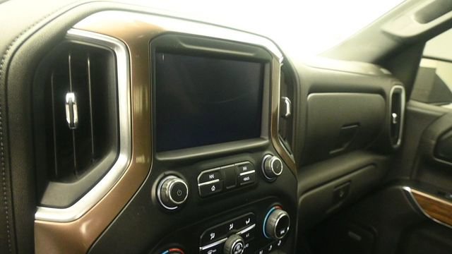 Used 2019 Chevrolet Silverado 1500 High Country w/ Technology Package AWD/4WD image 16