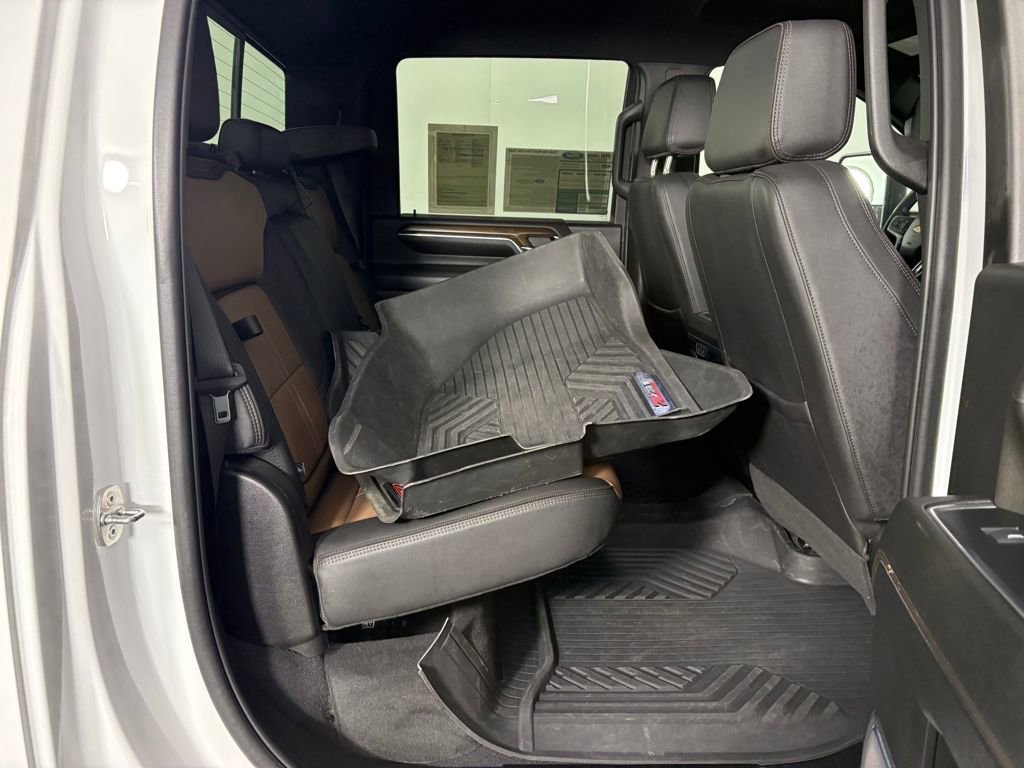 Used 2024 Chevrolet Silverado 3500 High Country image 33
