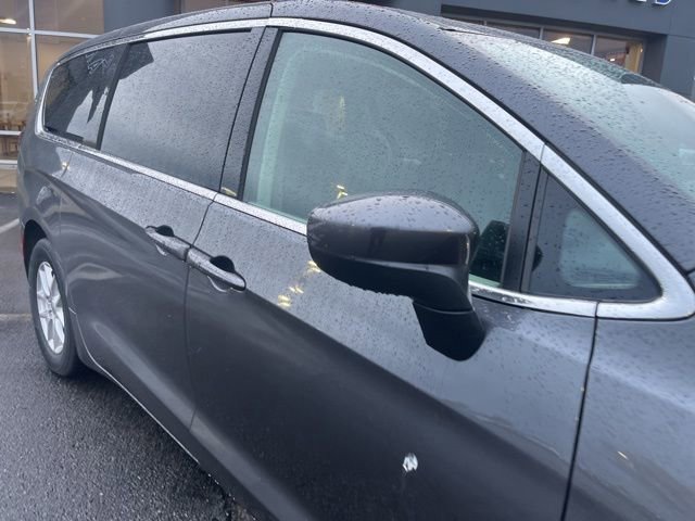 Used 2022 Chrysler Voyager LX image 10