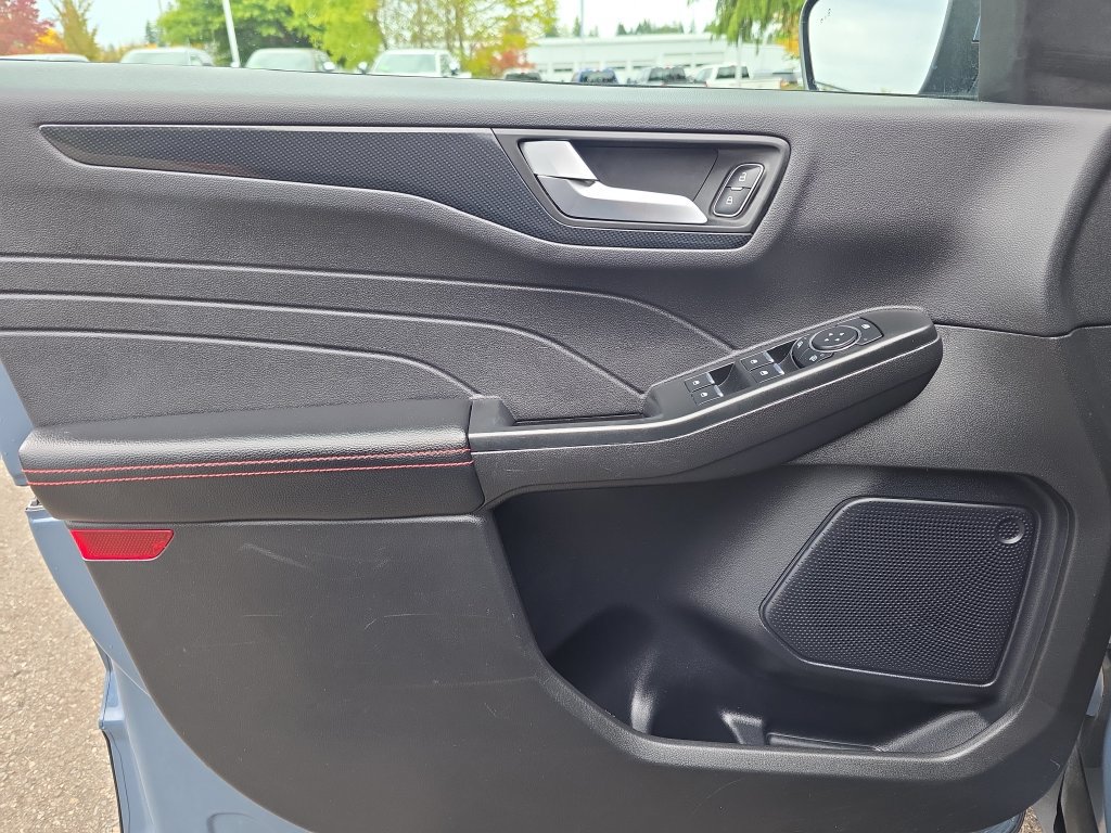 Certified 2025 Ford Escape ST-Line Select AWD/4WD image 13
