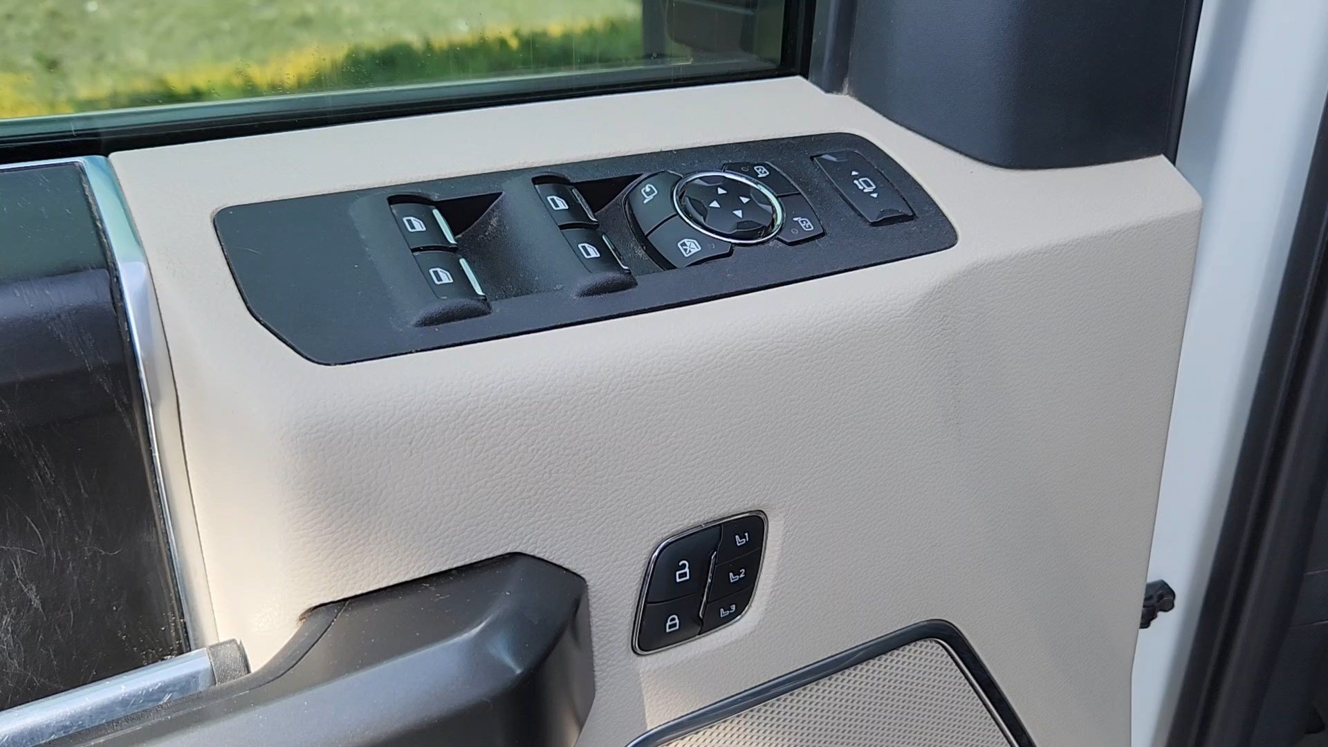 Certified 2021 Ford F350 Limited AWD/4WD image 7