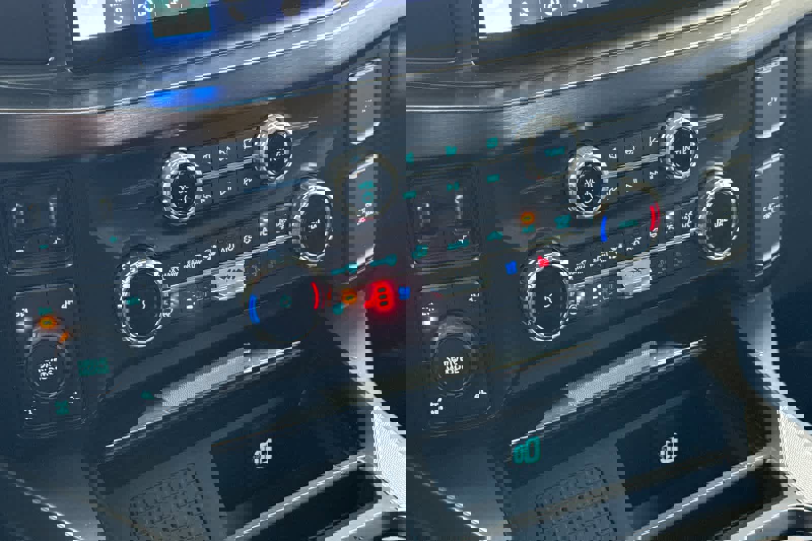 Certified 2024 Ford F350 Lariat w/ Black Appearance Package image 18