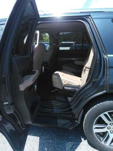Certified 2024 Ford Expedition Limited RWD image 4