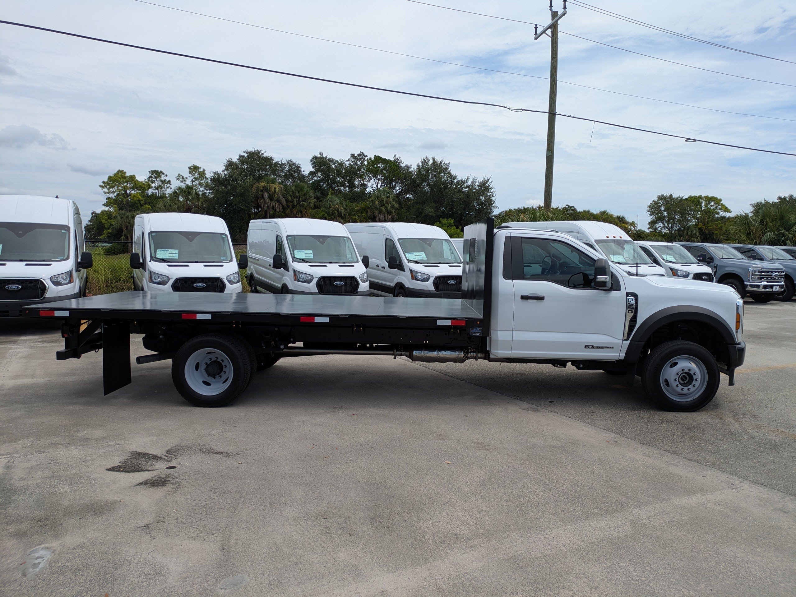 Certified 2024 Ford F550 4x4 Regular Cab Super Duty image 3