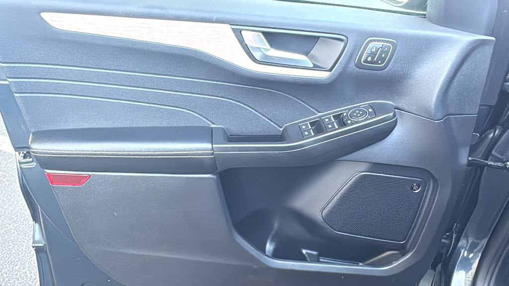 Certified 2022 Ford Escape Titanium w/ Titanium Elite Package image 18