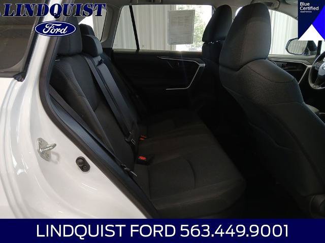 Used 2021 Toyota RAV4 LE AWD/4WD image 18