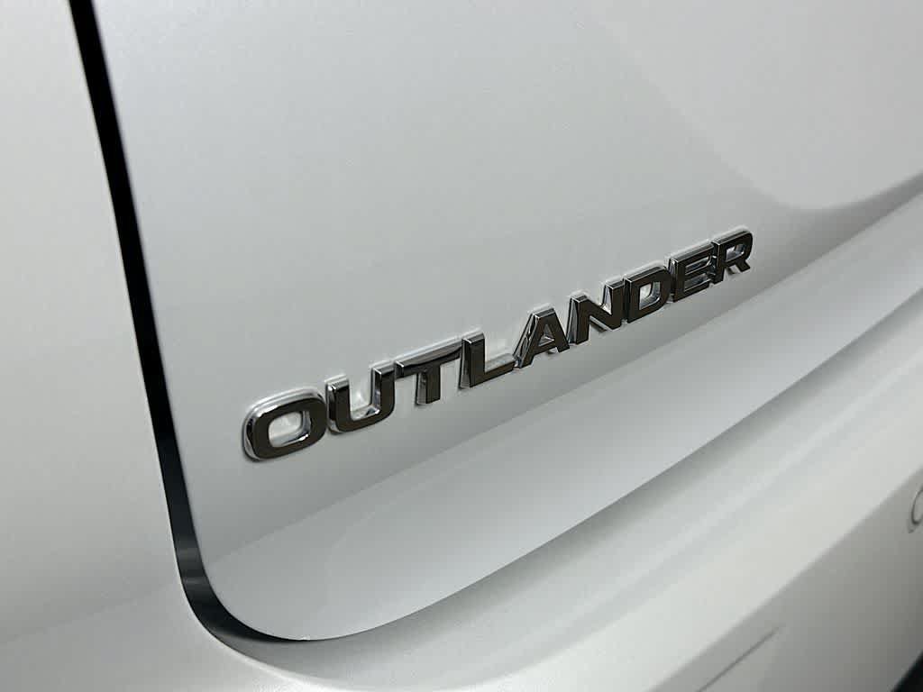 Used 2024 Mitsubishi Outlander ES FWD image 7