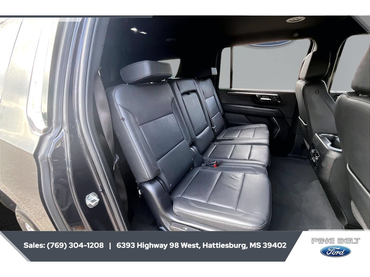 Used 2025 Chevrolet Suburban LT RWD image 20