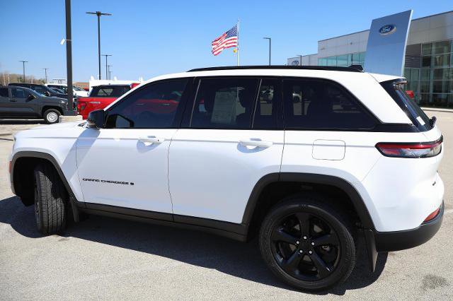 Used 2022 Jeep Grand Cherokee Altitude AWD/4WD image 15