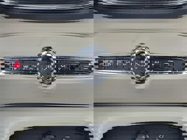 Used 2023 Volvo XC40 B5 Ultimate w/ Protection Package Premier image 29