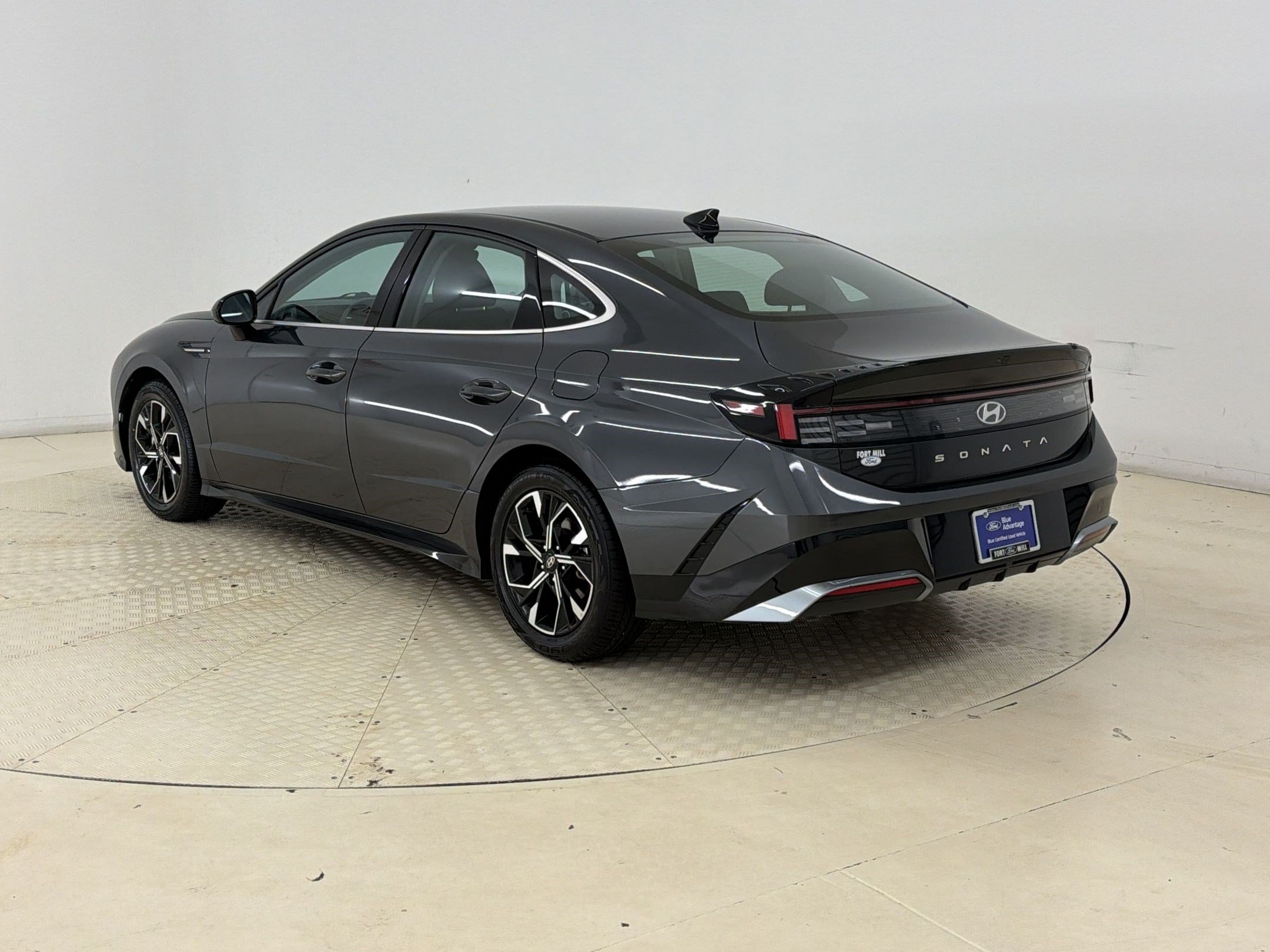 Used 2025 Hyundai Sonata SEL FWD image 3