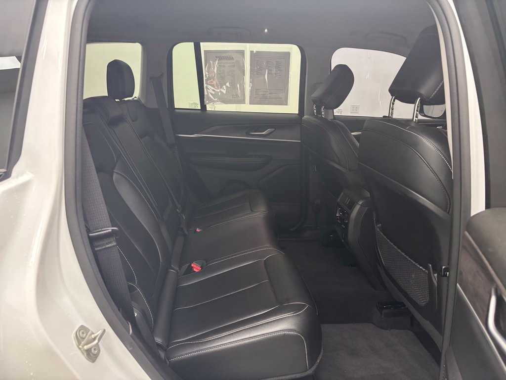 Used 2024 Jeep Grand Cherokee Limited AWD/4WD image 42