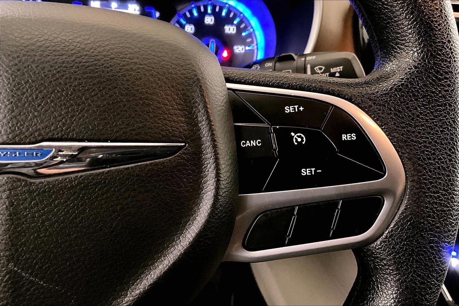 Used 2020 Chrysler Voyager L image 18