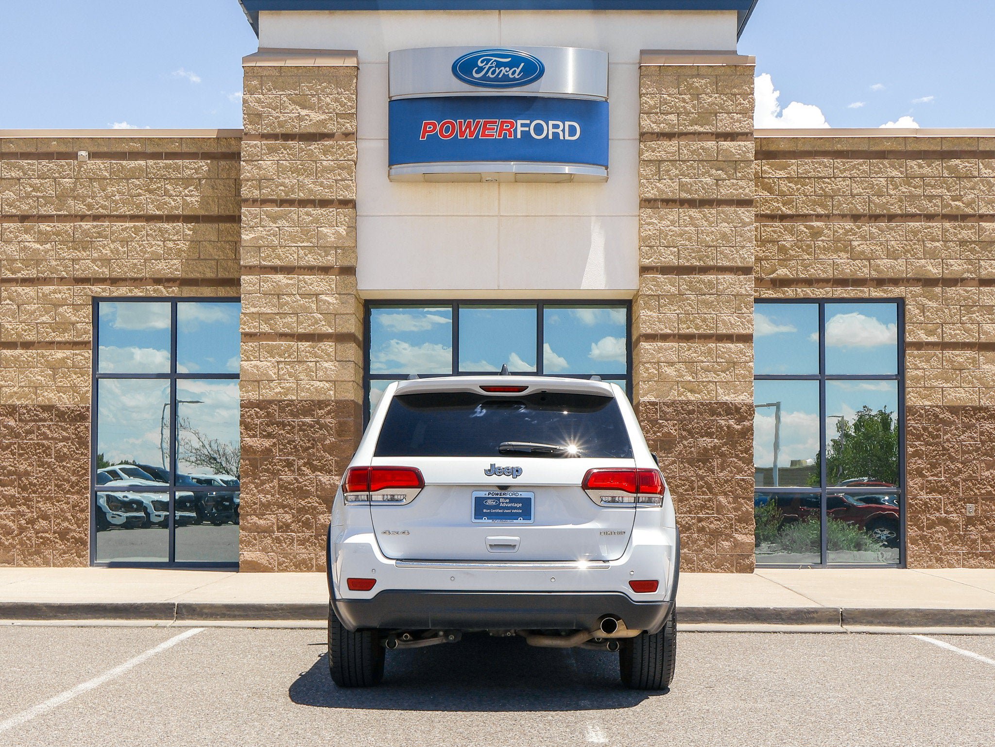 Used 2022 Jeep Grand Cherokee Limited AWD/4WD image 7