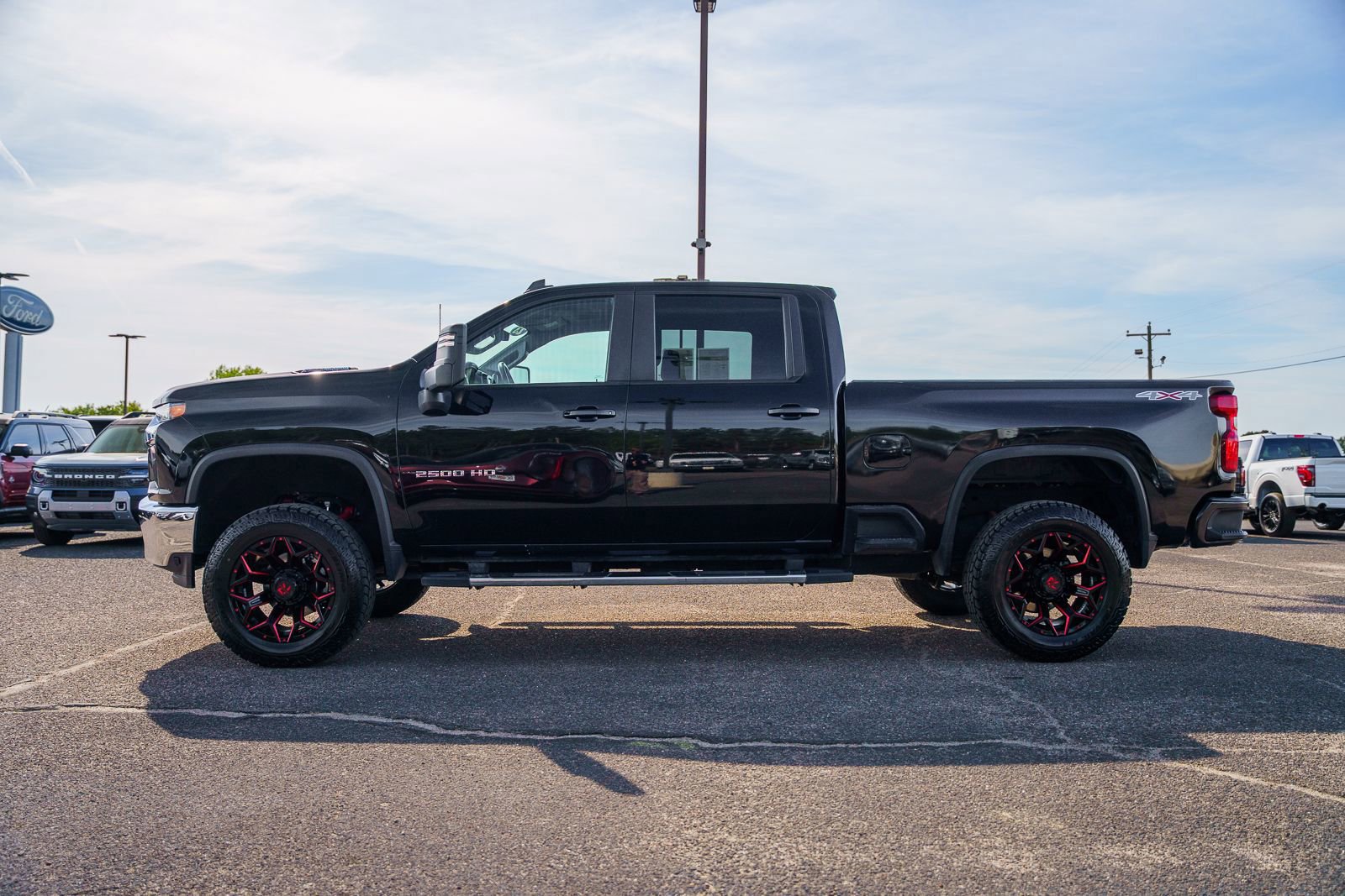 Used 2023 Chevrolet Silverado 2500 LT w/ Gooseneck/5TH Wheel Package image 2