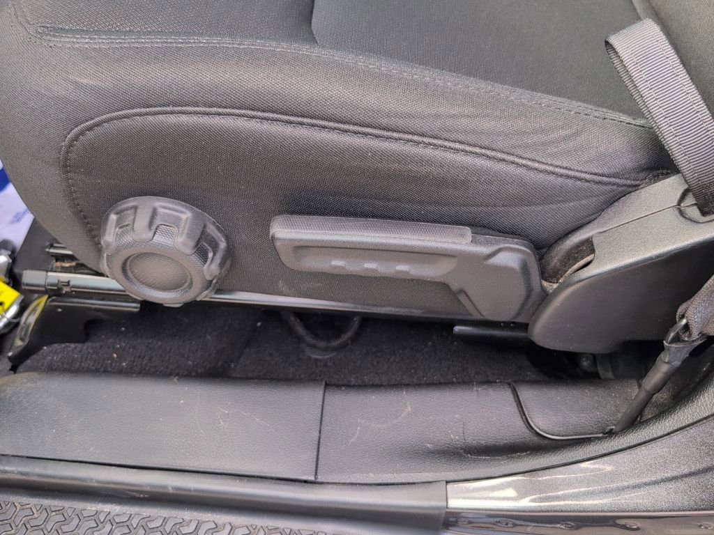 Used 2022 Jeep Gladiator Sport image 9