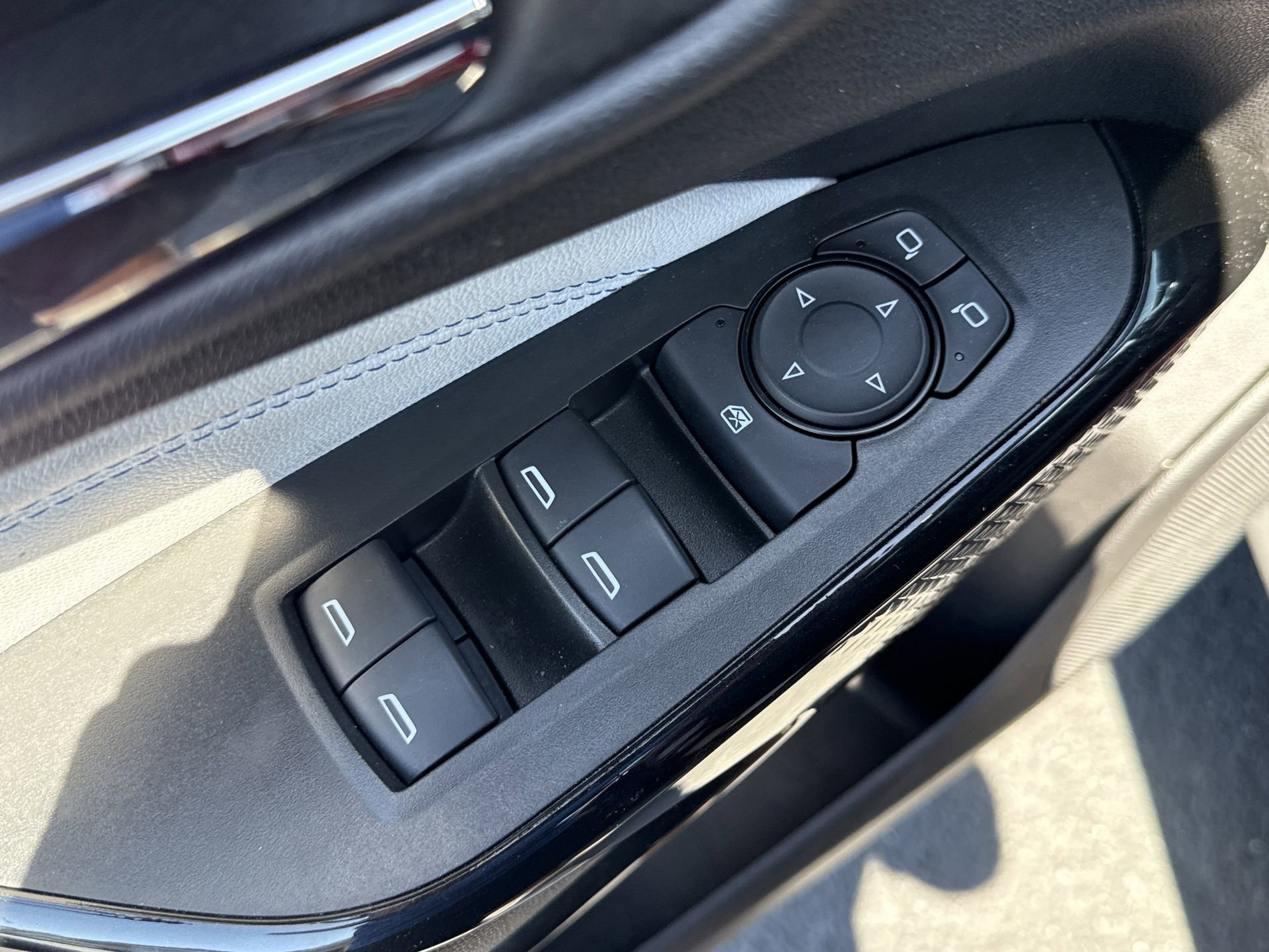 Used 2025 Chevrolet Trax LT w/ LT Convenience Package FWD image 14