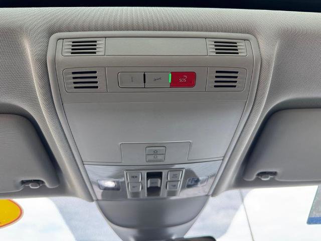 Used 2024 Volkswagen Taos SE w/ Panoramic Sunroof Package AWD/4WD image 17