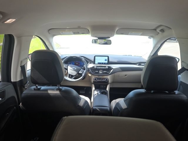 Certified 2022 Ford Escape Titanium AWD/4WD image 13