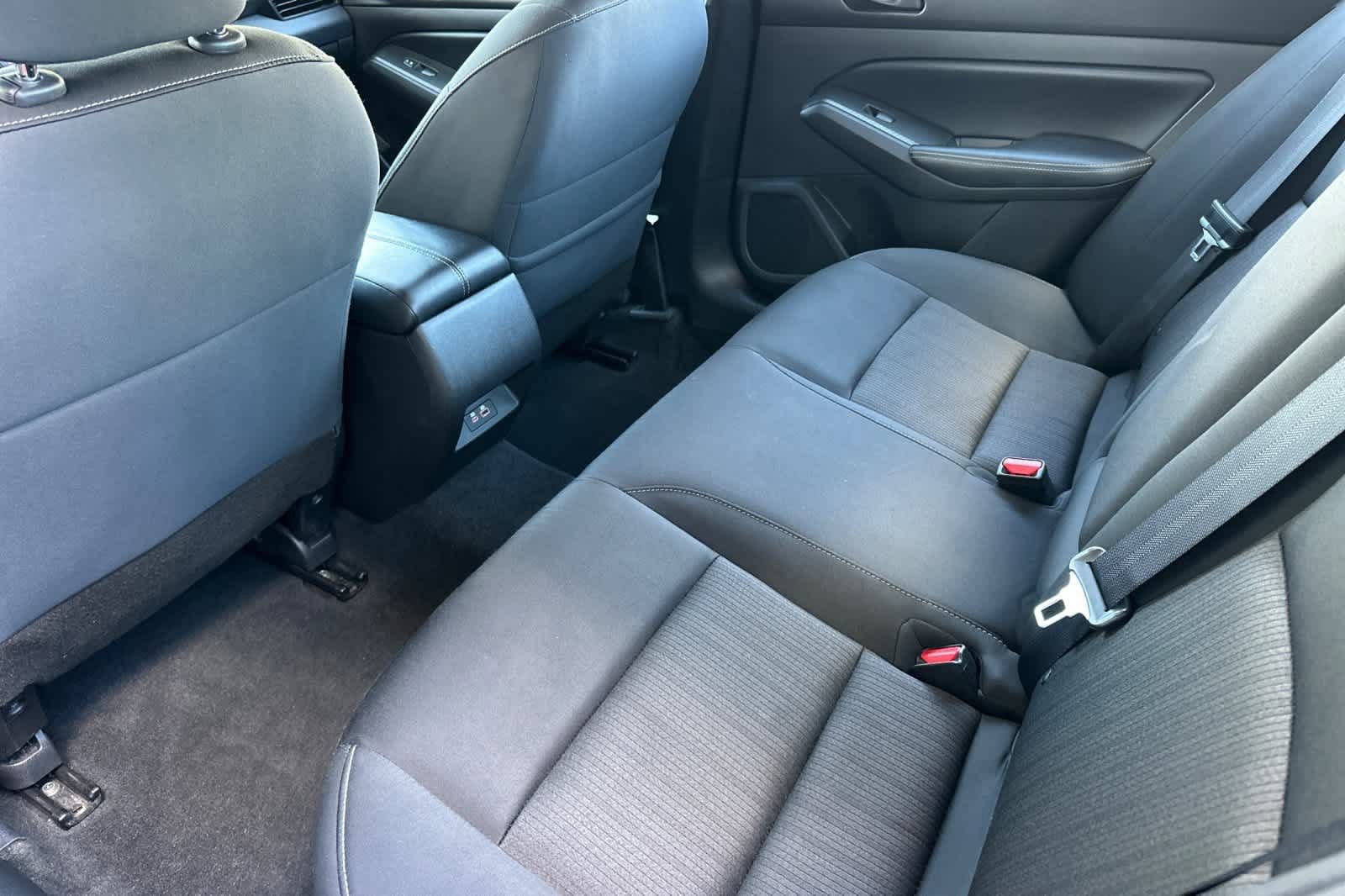 Used 2024 Nissan Altima 2.5 SV image 10