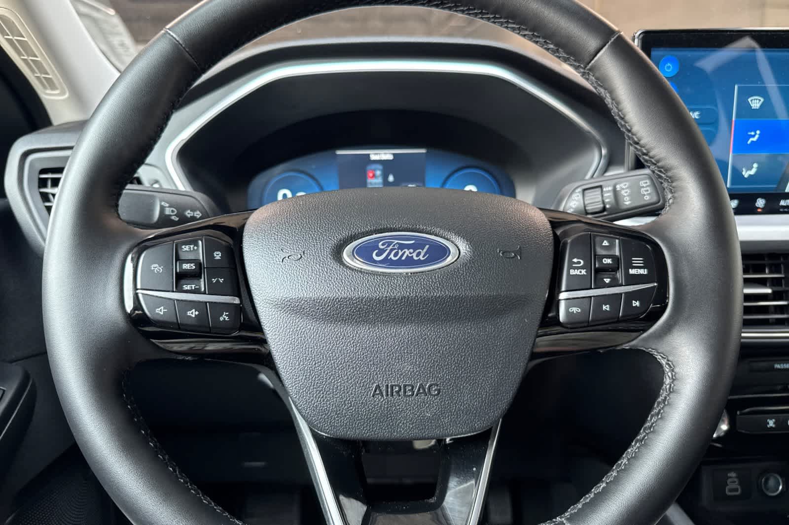 Certified 2025 Ford Escape Platinum AWD/4WD image 24