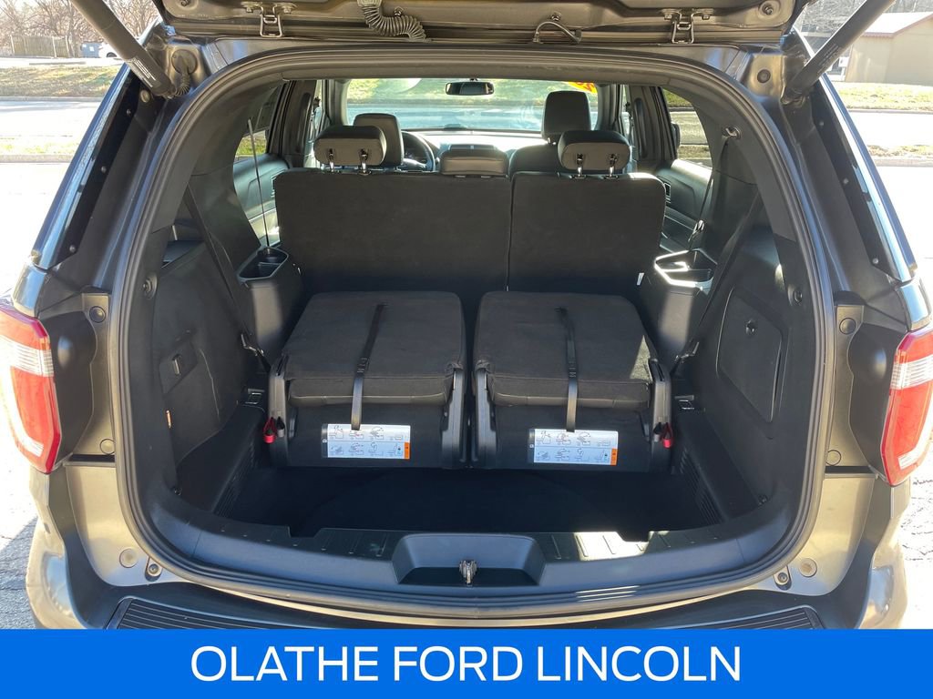 Certified 2018 Ford Explorer XLT w/ Equipment Group 202A image 32
