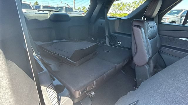 Certified 2025 Ford Explorer Platinum w/ Ultimate Package AWD/4WD image 14