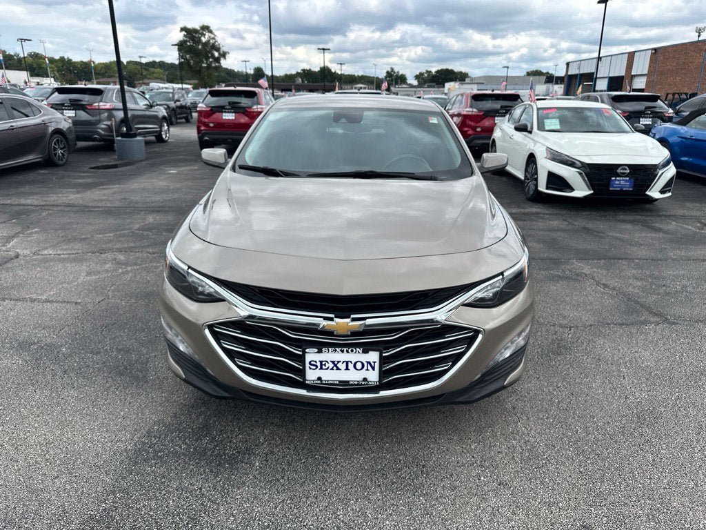 Used 2025 Chevrolet Malibu LT FWD image 2