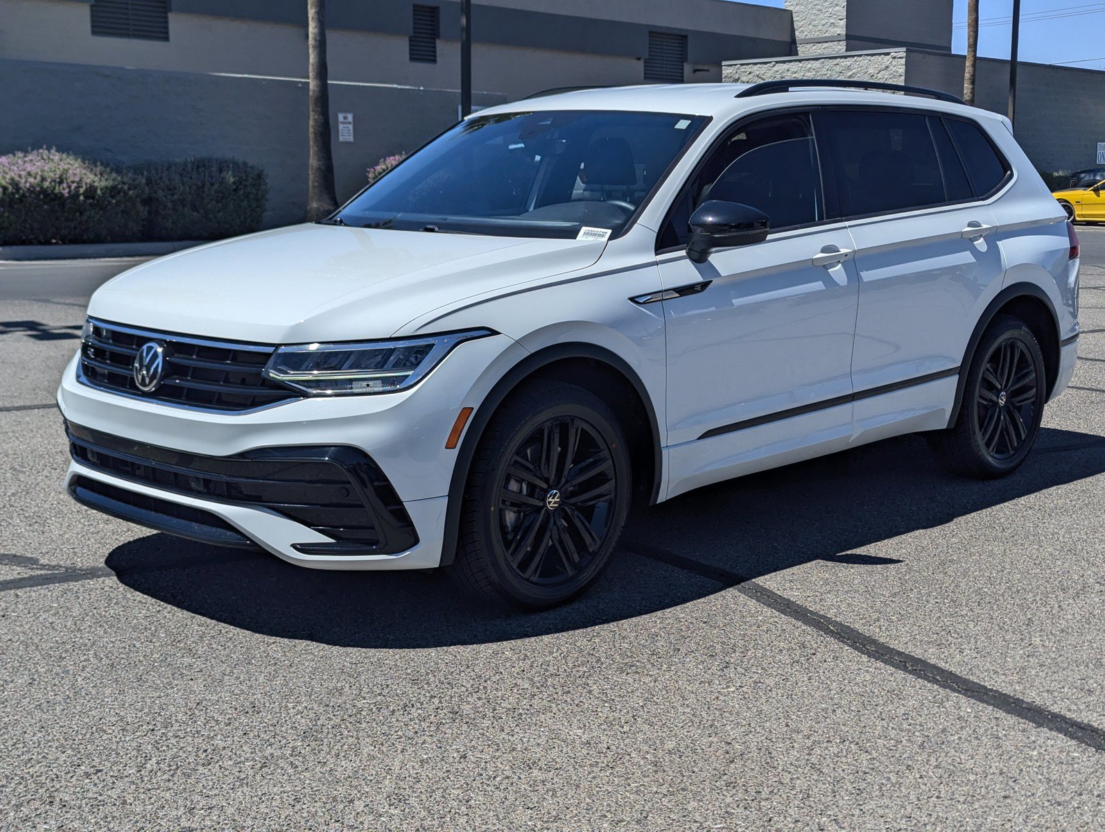Used 2022 Volkswagen Tiguan SE R-Line FWD image 5