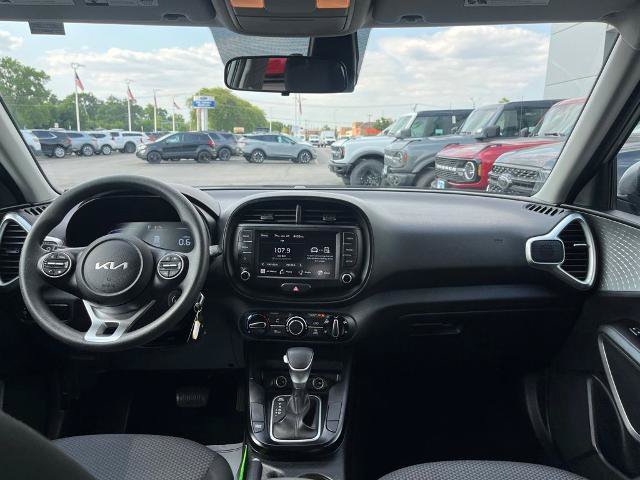 Used 2025 Kia Soul LX w/ LX Technology Package FWD image 14