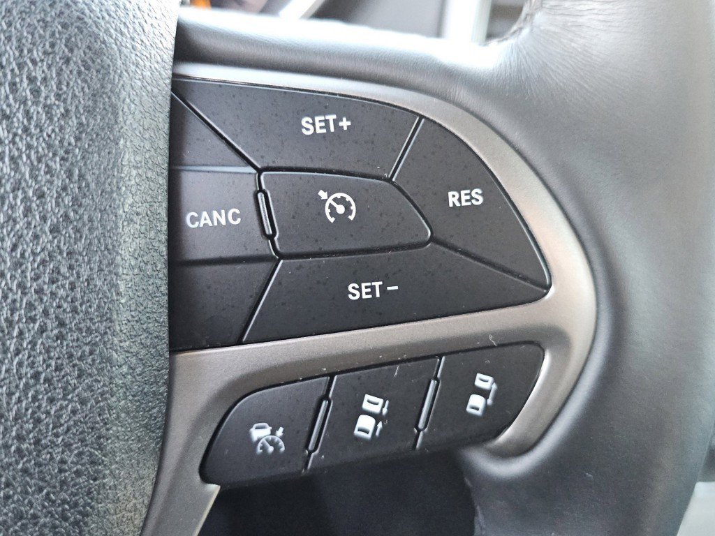 Used 2018 Jeep Grand Cherokee Limited image 16