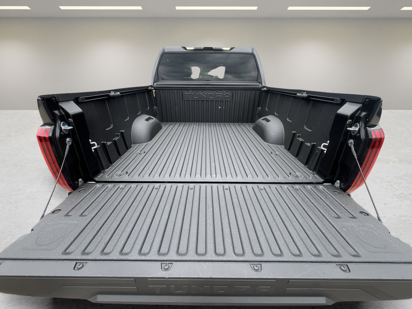 Used 2025 Toyota Tundra SR w/ SR Tow Package AWD/4WD image 27