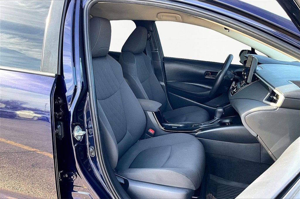 Used 2022 Toyota Corolla LE image 7